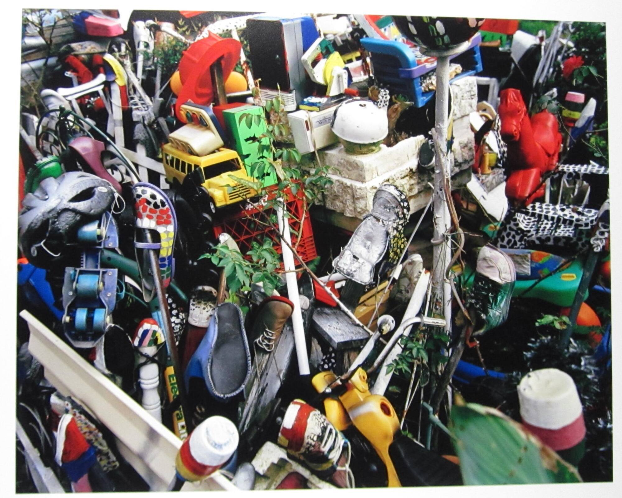 Mrs. L. V. Hull's Garden: An Assemblage of Stuff, MS