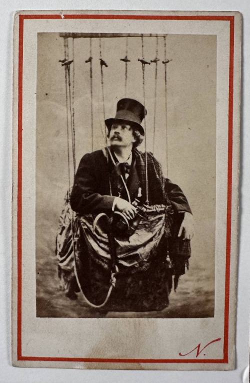 Autoportrait dans une nacelle