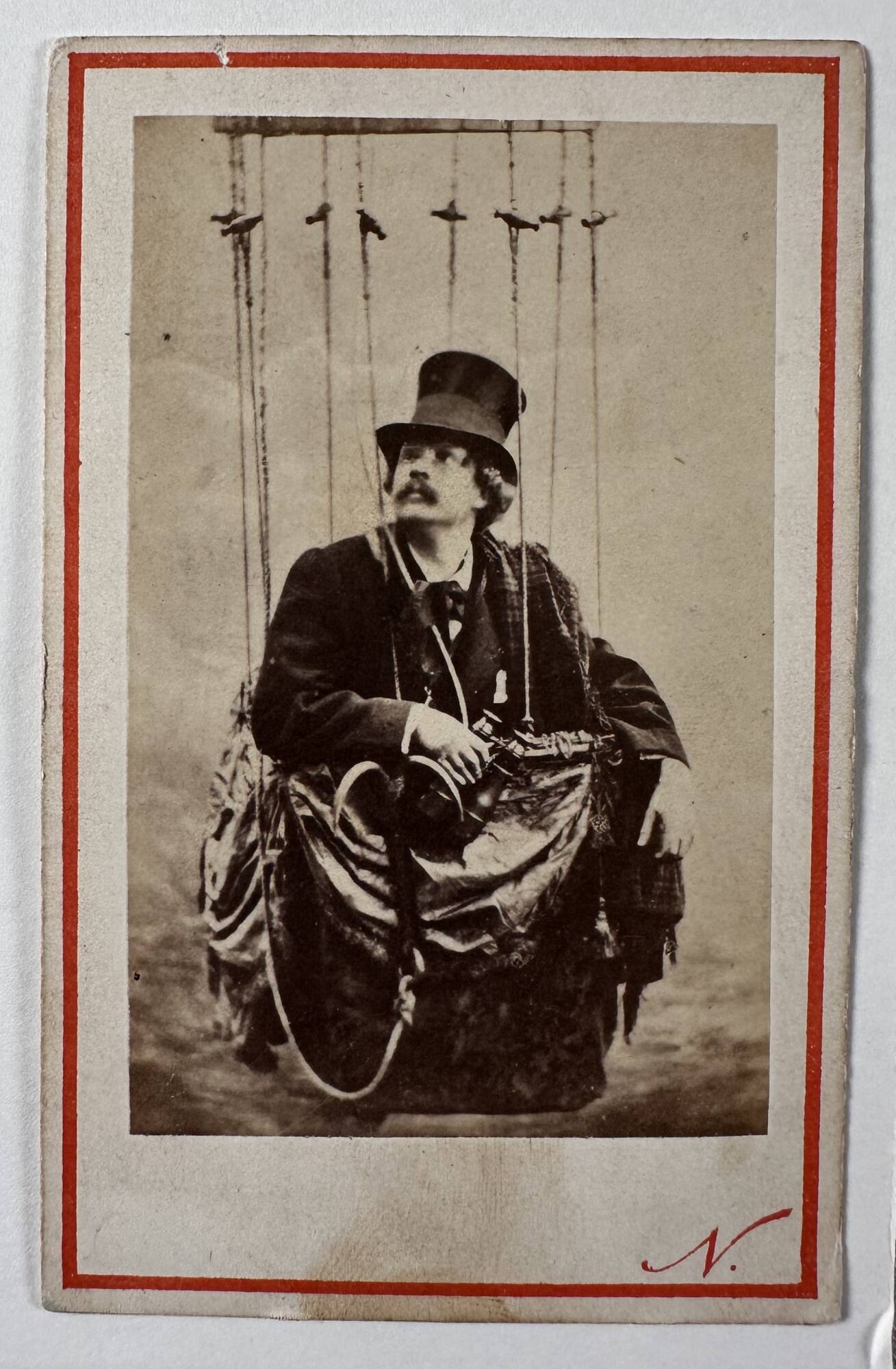 Autoportrait dans une nacelle