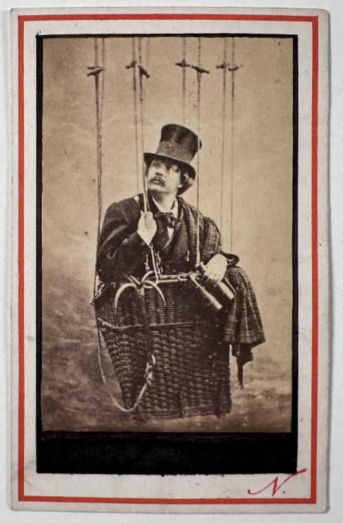 Autoportrait dans une nacelle