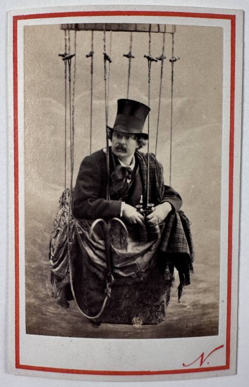 Autoportrait dans une nacelle