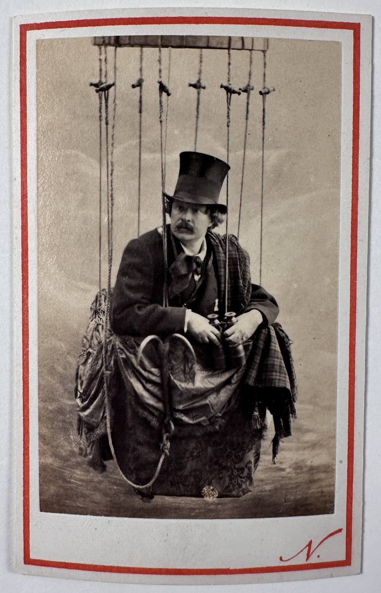 Autoportrait dans une nacelle