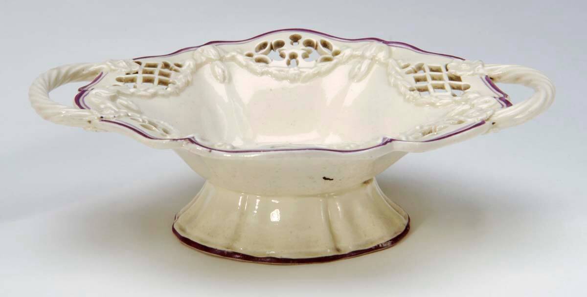 Small Handled Dish to Leeds Creamware Dessert Service