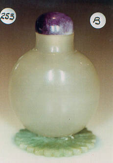 Snuff bottle with spoon, stopper, and stand