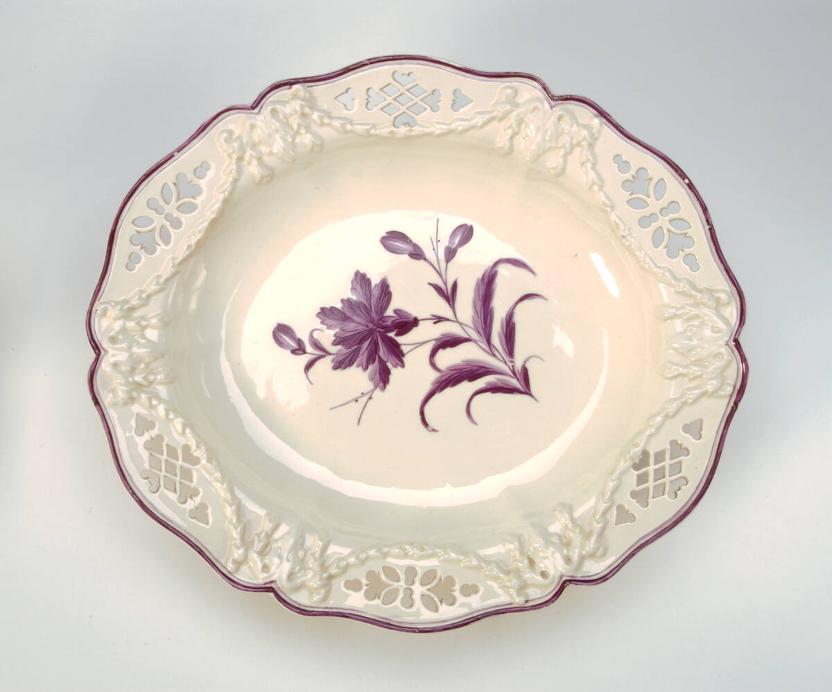 Small Oval Plate to Leeds Creamware Dessert Service