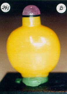 Snuff bottle with spoon, stopper, and stand