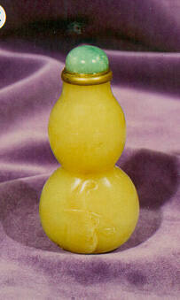 Snuff bottle with stopper and stand