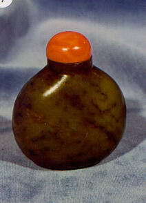Snuff bottle with stopper