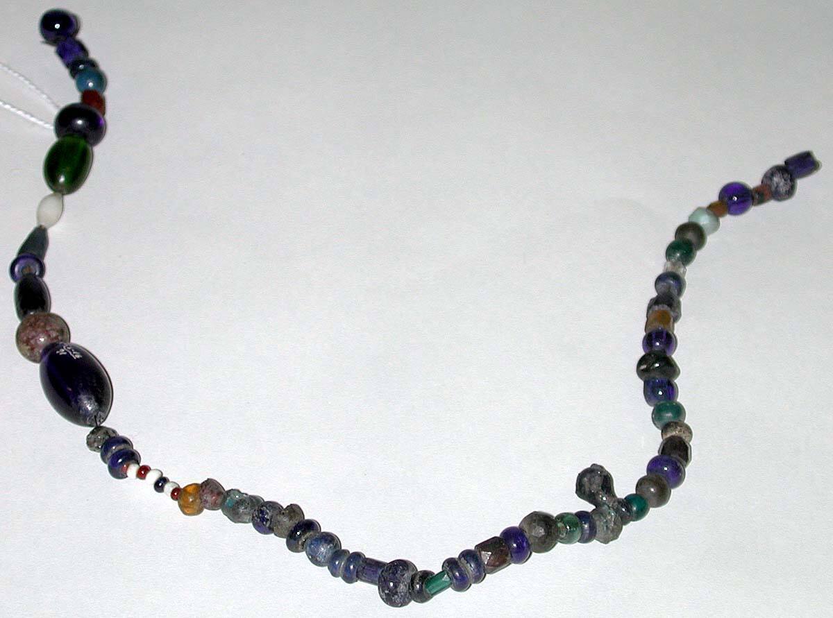 Beaded glass strand