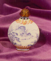 Snuff bottle with stopper and stand