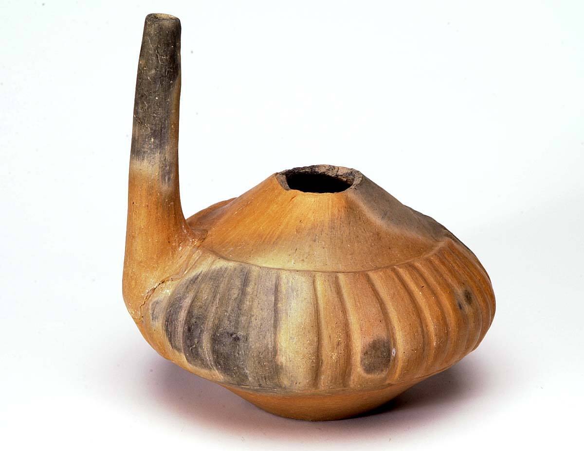 Jar with spout
