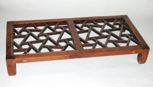Footrest to Pedestal