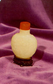 Snuff bottle with stopper and stand
