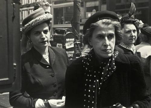 New York (women on streets)