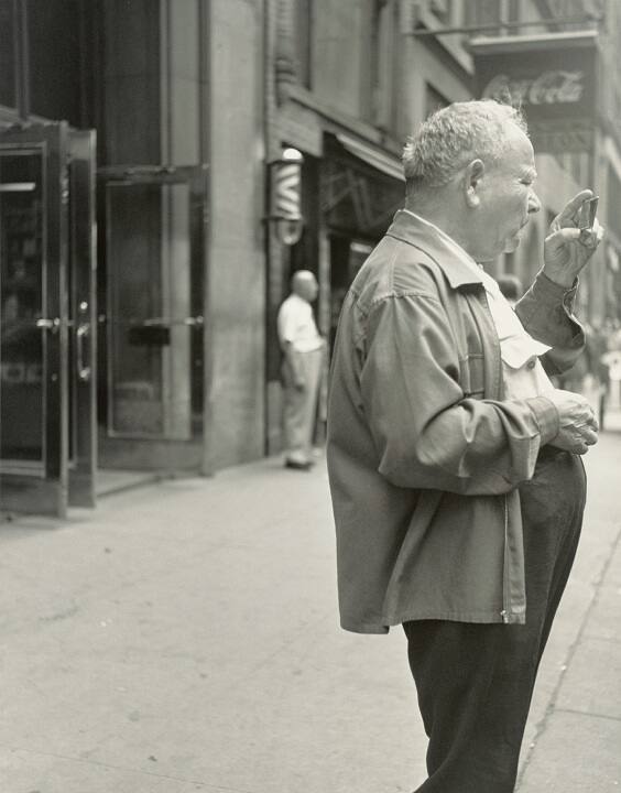 New York (man with small mirror)