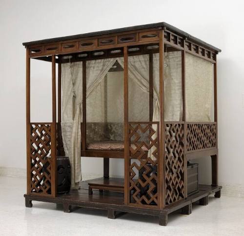 Canopy Bed with Alcove