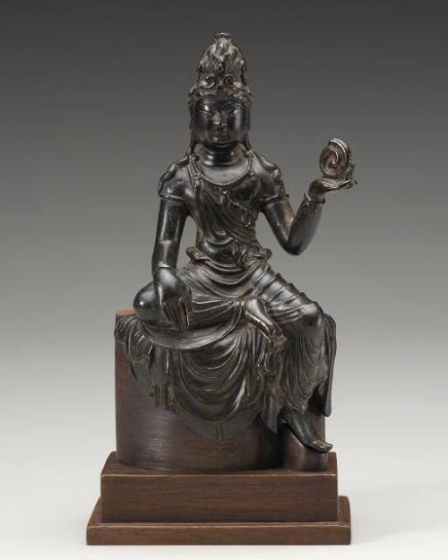 Seated Potalaka Guanyin Bodhisattva