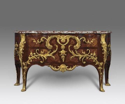 Commode (Chest of Drawers)