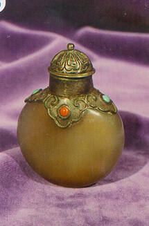 Snuff bottle with stopper