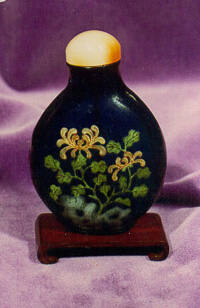 Snuff bottle with stopper and stand