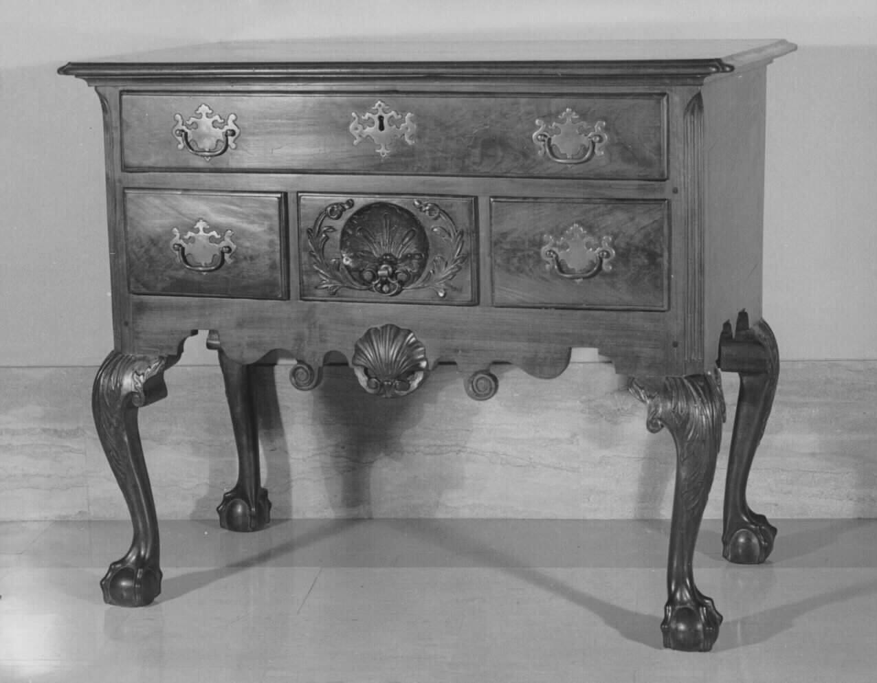 Dressing table