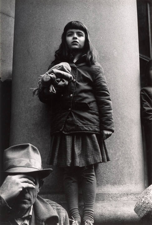 Chicago (girl against column)