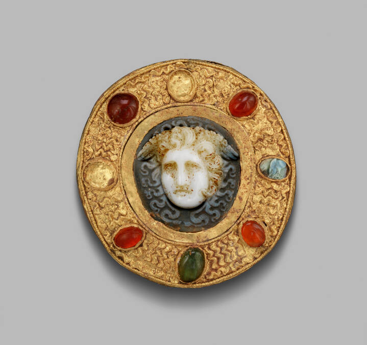 Brooch with Cameo Representing Medusa
