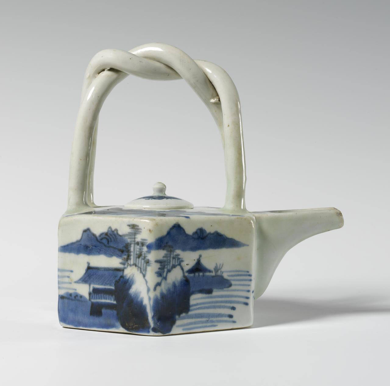 Teapot with lid