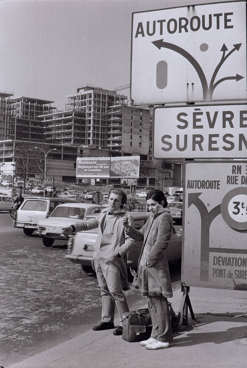Hitch-hikers at the Pont de Saint-Cloud (Hauts-de-Seine)