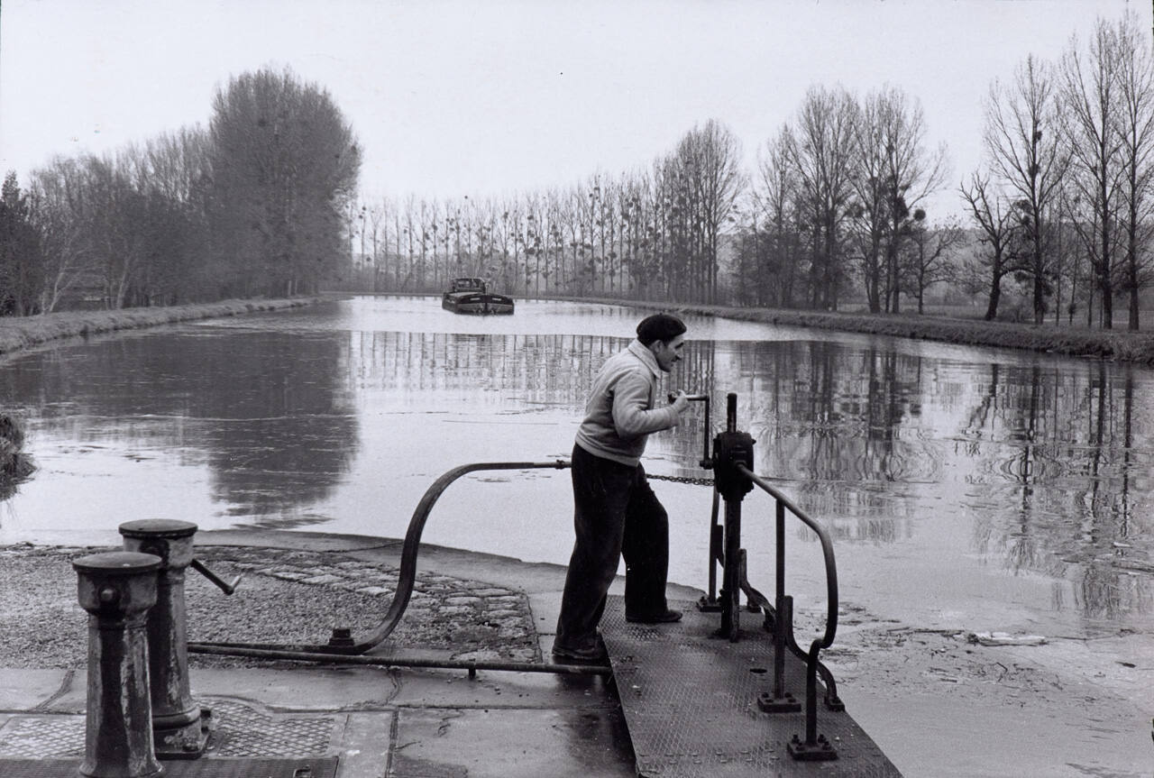 The Canal de Bourgogne, (Yonne)