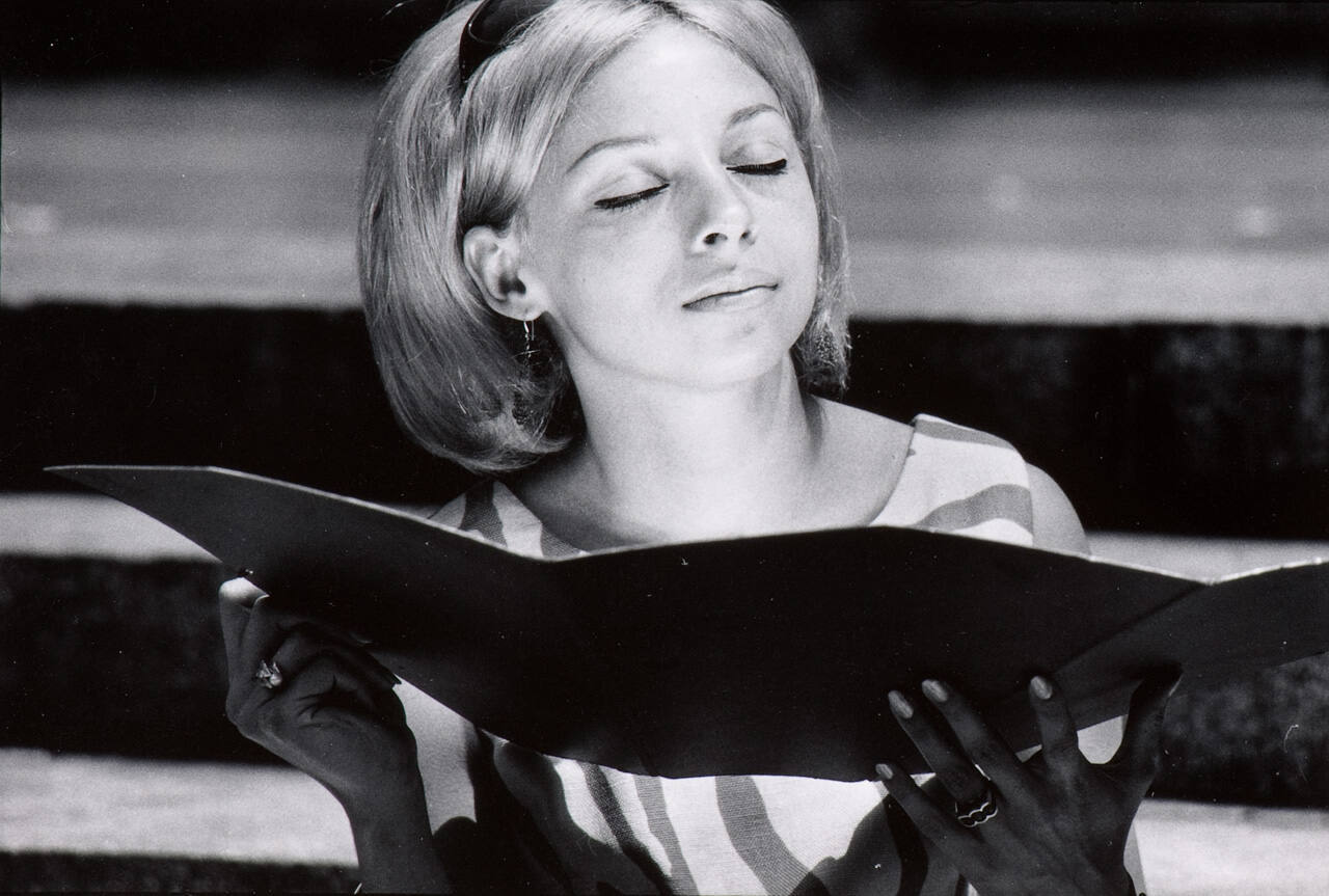 New York City (girl tanning)