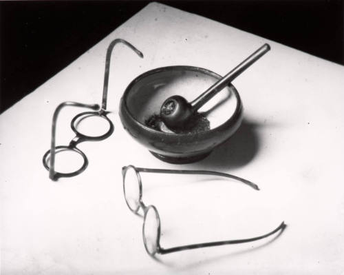Mondrian's Pipe and Glasses