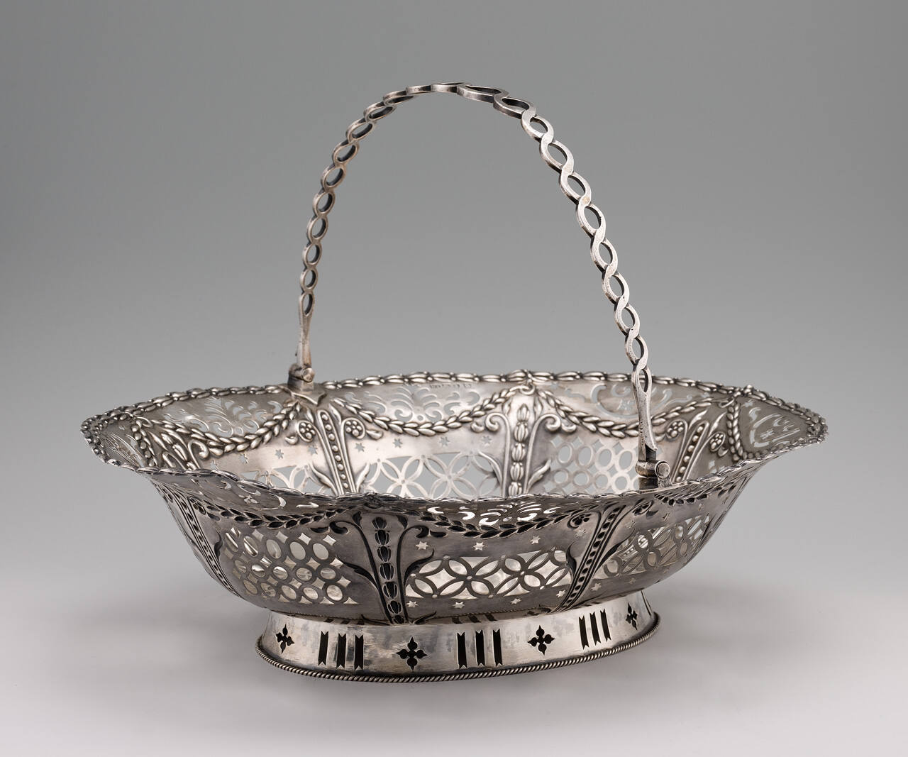 Cake Basket