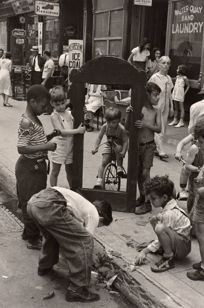 New York (Kids & Door Frame)