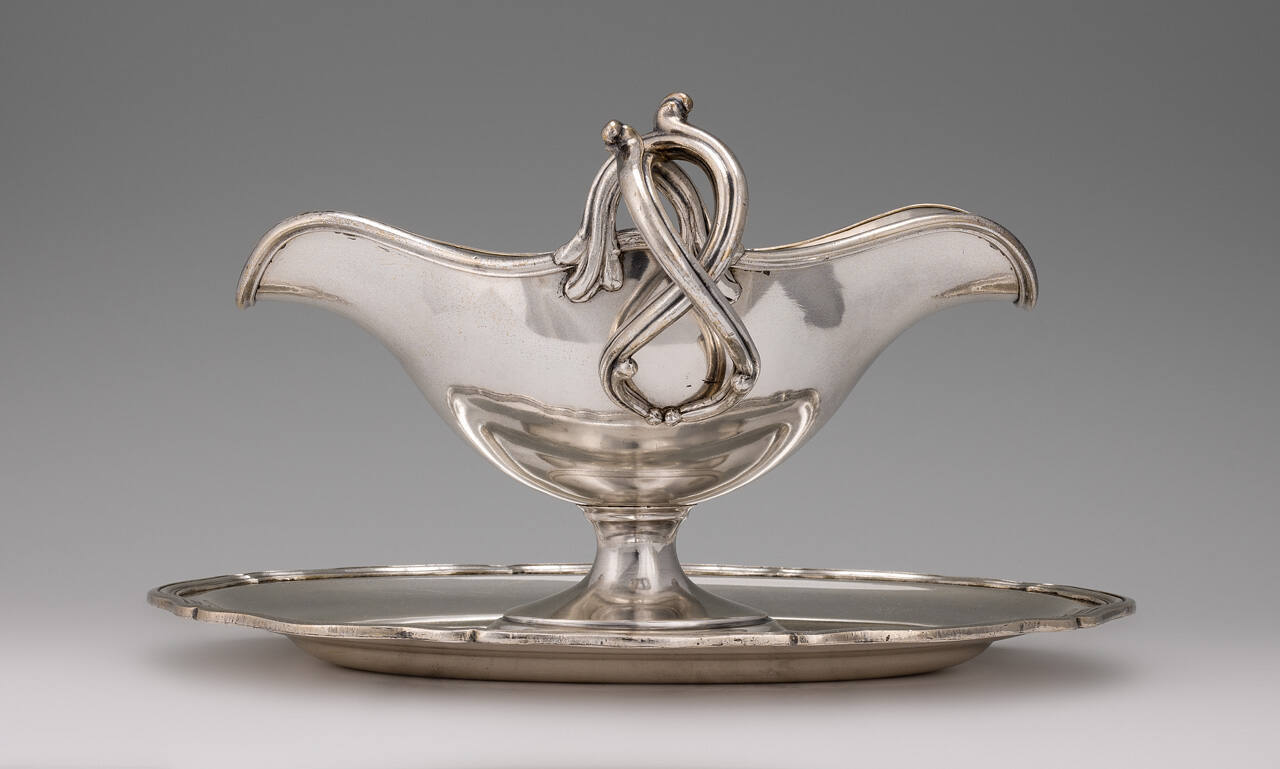 Sauce Bowl and Oval Plate