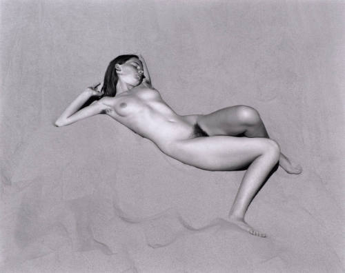 Nude on Sand, Oceano