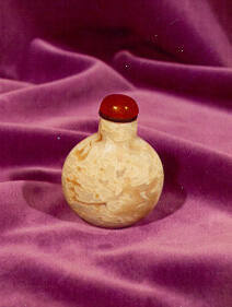 Snuff bottle with stopper