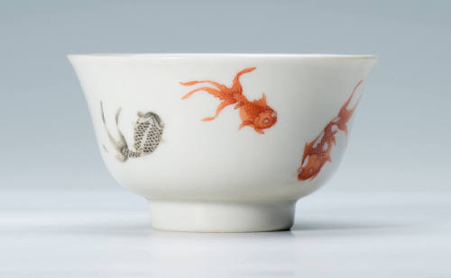 Tea Bowl with Goldfish Decoration