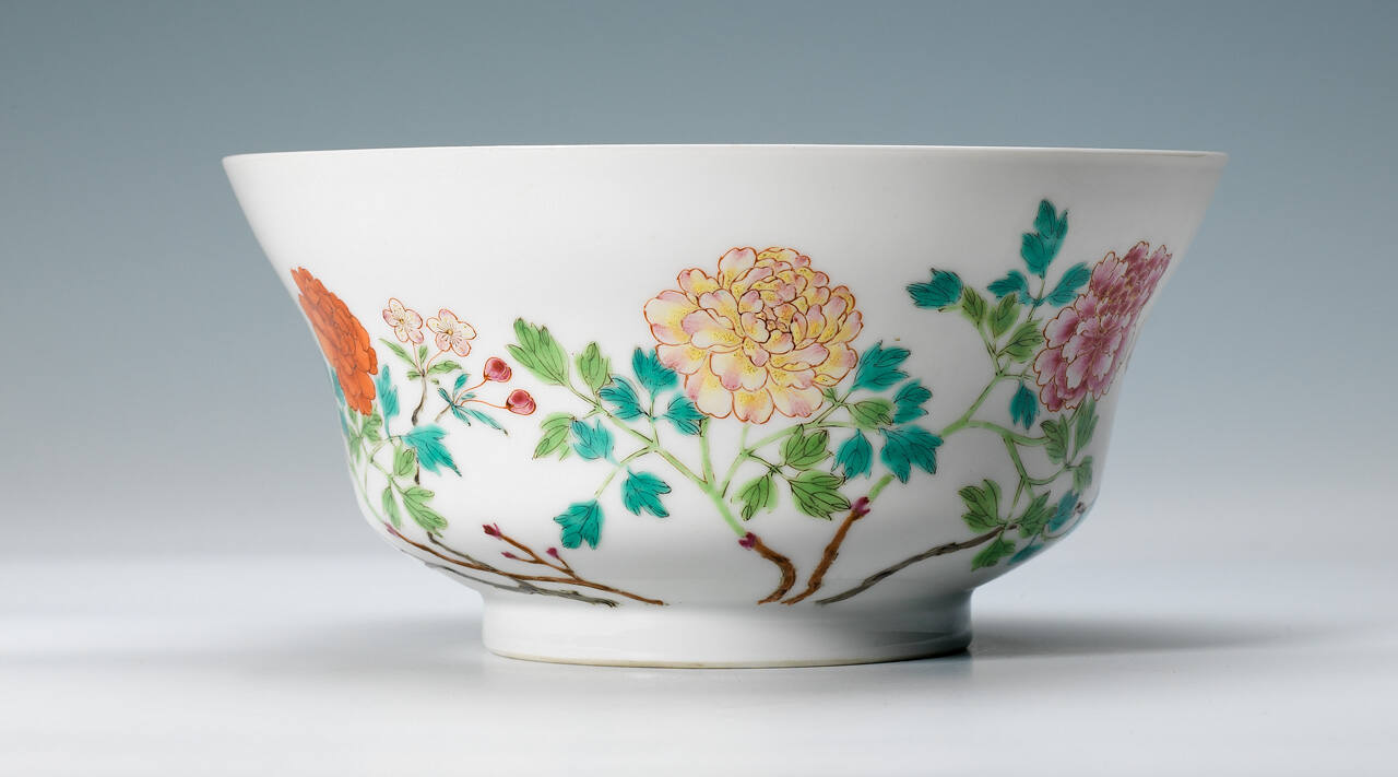 Famille Rose Bowl with Chrysanthemums and other Floral Decoration