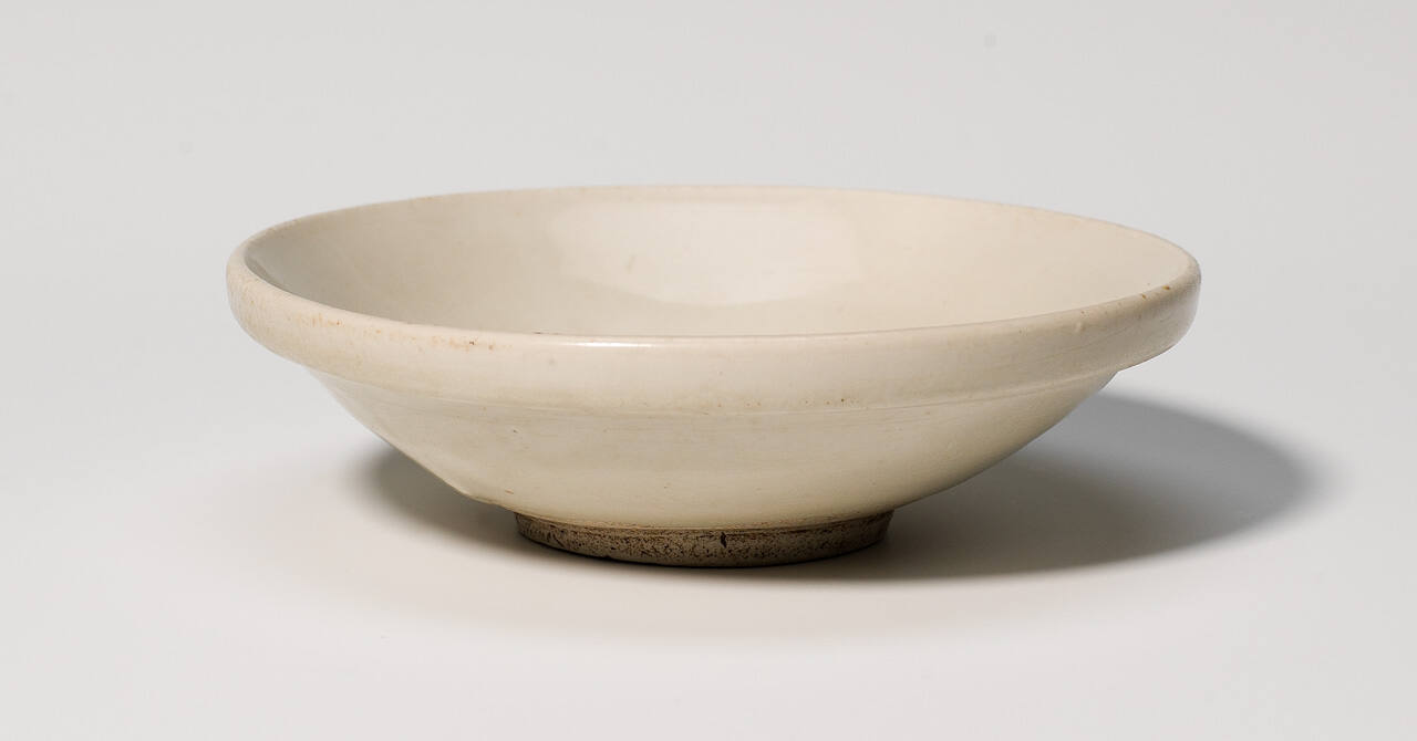 Late Hsing or Ting Ware Bowl