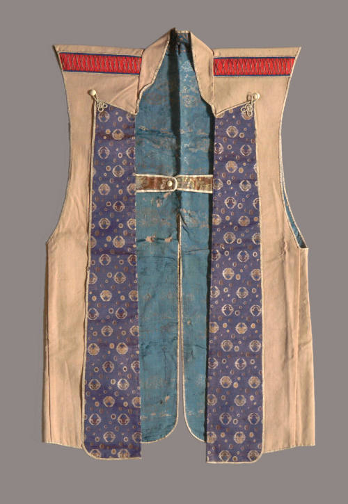 Sleeveless Coat Worn Over Armor