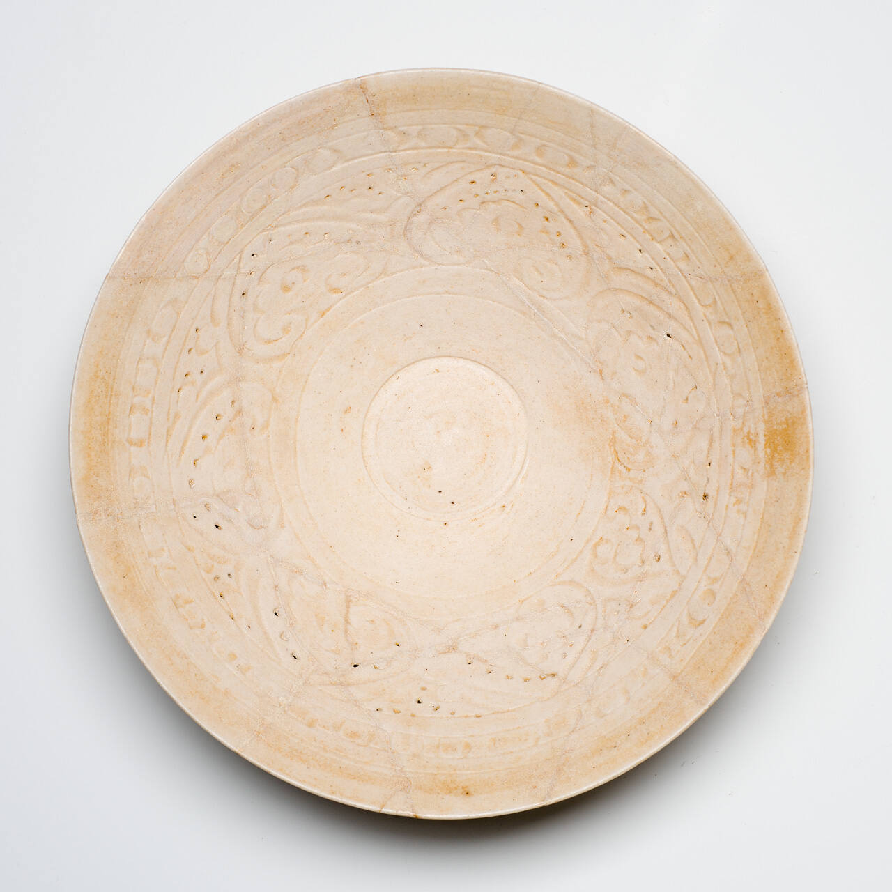 Bowl with incised decoration