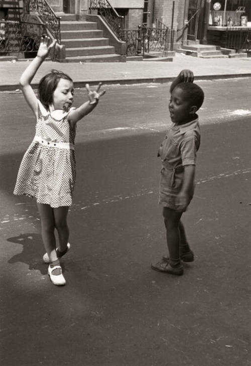 New York (two kids dancing)
