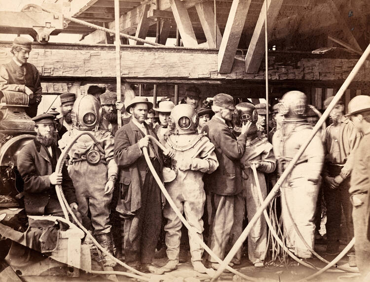 Crew of divers at Pier No. 4