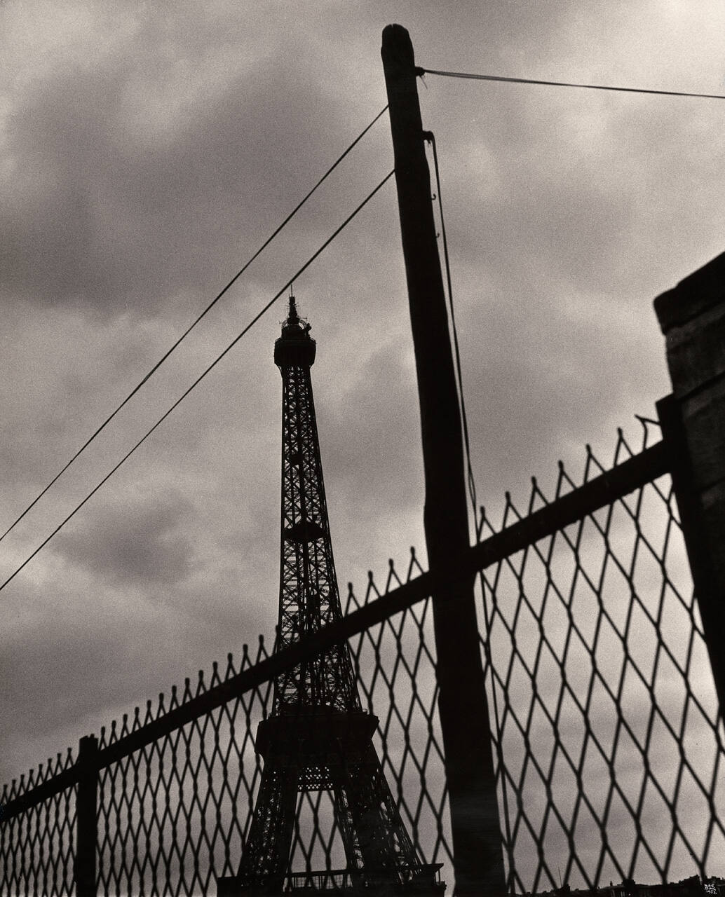 Tour Eiffel avec Poteau et Fils de Fer