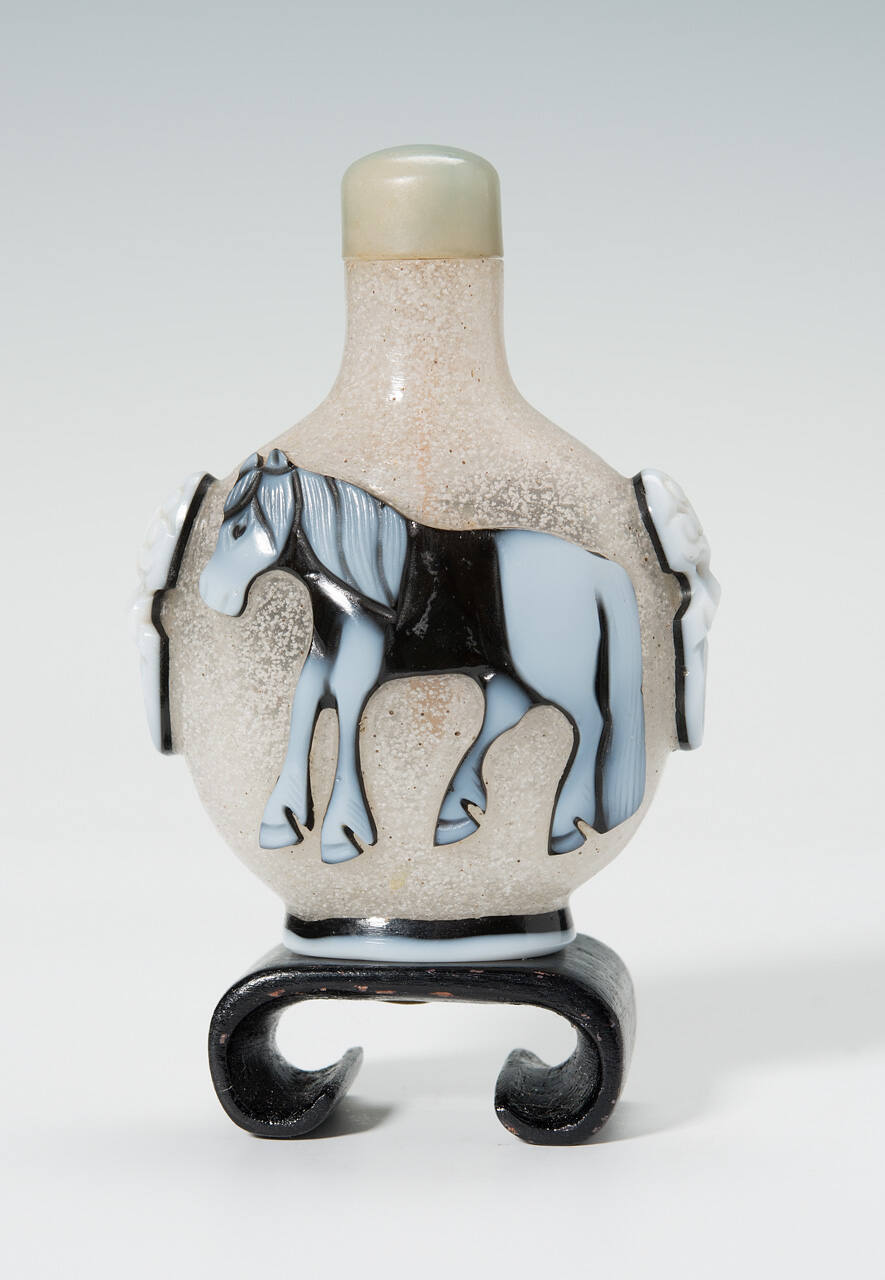 Snuff bottle with stopper and stand