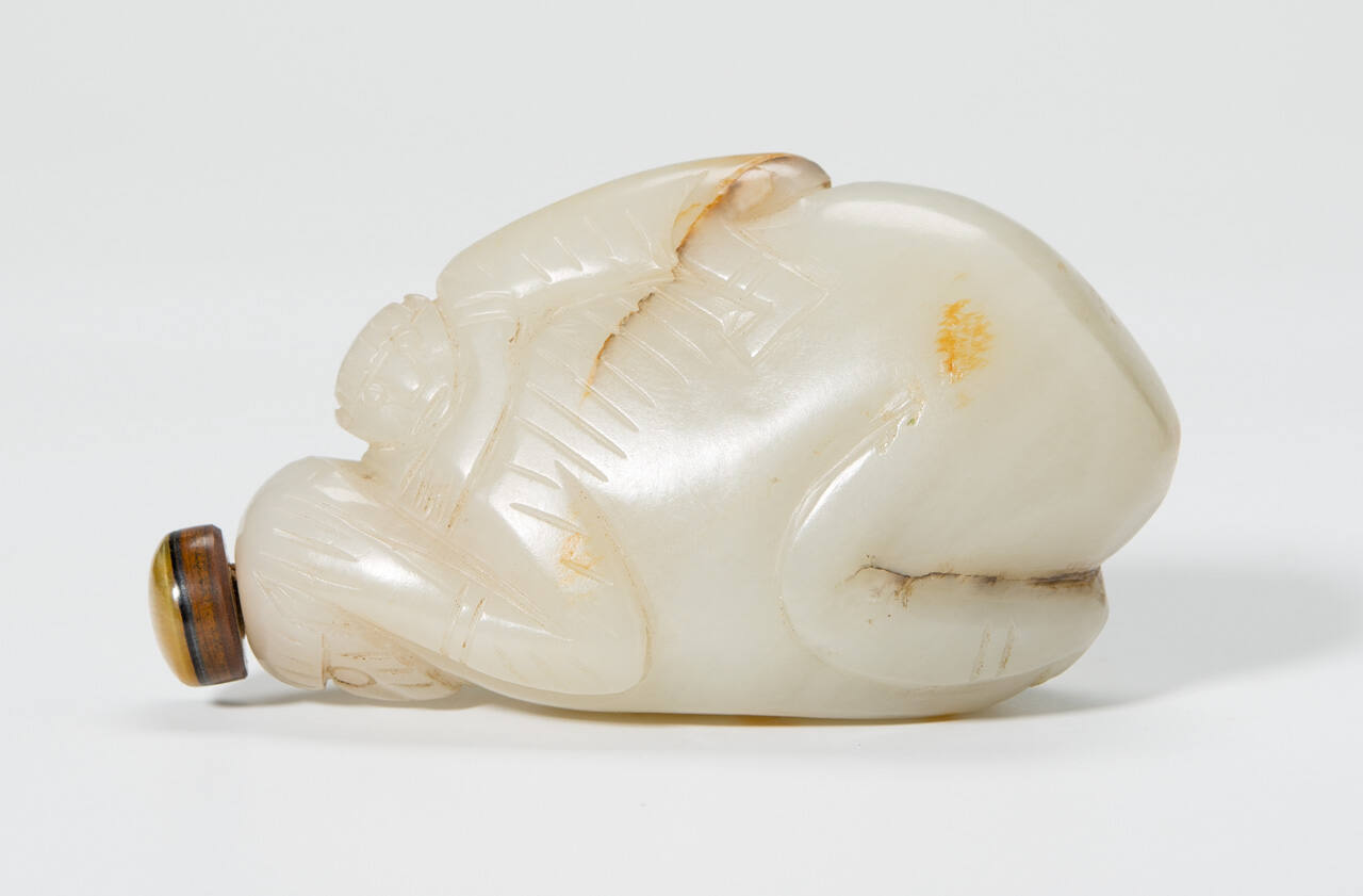 Snuff bottle with spoon, stopper, and stand