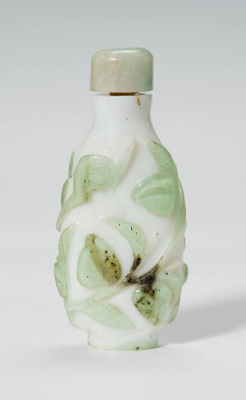 Snuff bottle with stopper