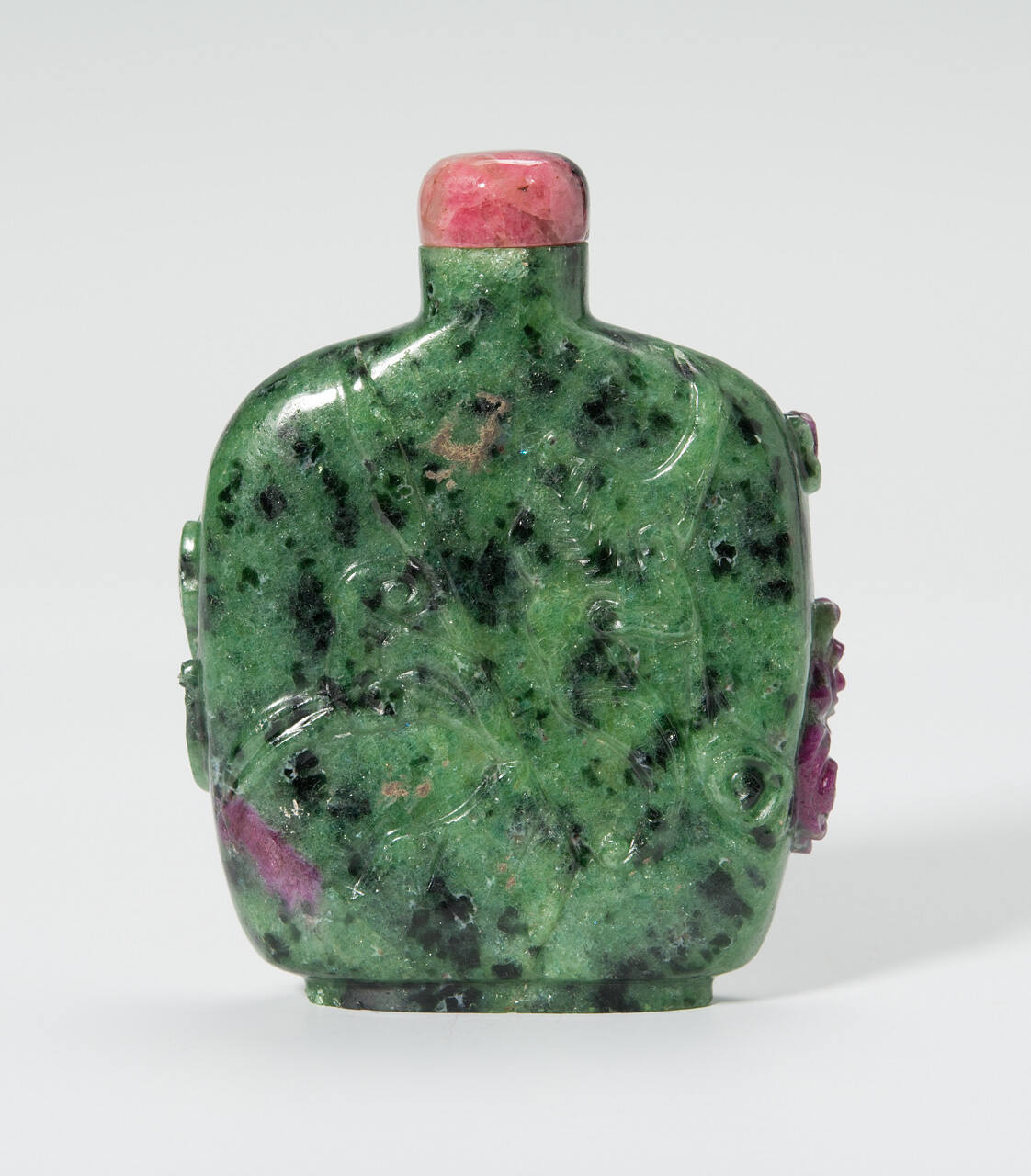 Snuff bottle with stopper