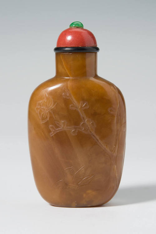 Snuff bottle with spoon, stopper, and stand